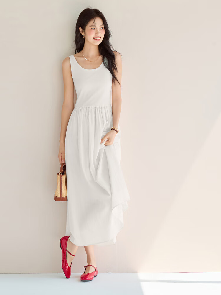 伊芙丽（eifini）【天鹅裙】伊芙丽U领显瘦收腰气质伞摆背心连衣裙女2025春季新款 本白色小个子版 S 80-105斤